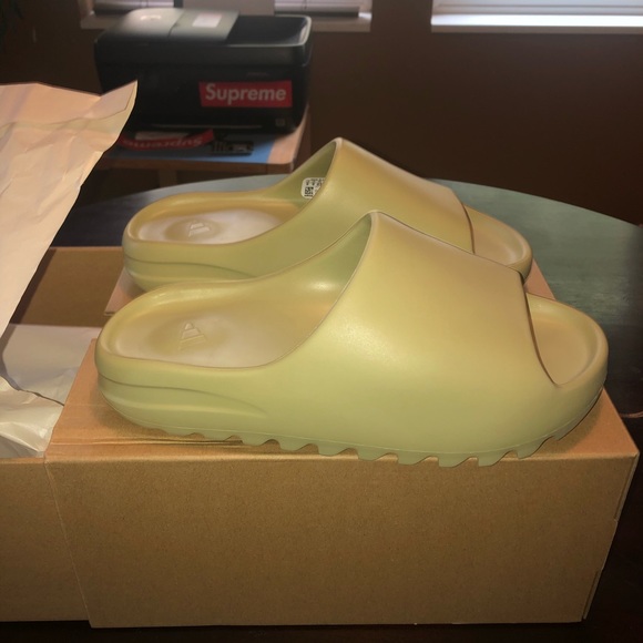 🔥🔥Yeezy Slides🔥🔥 “Resin” - Picture 2 of 3